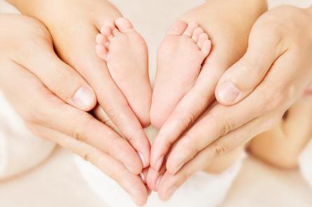 baby-feet-heart
